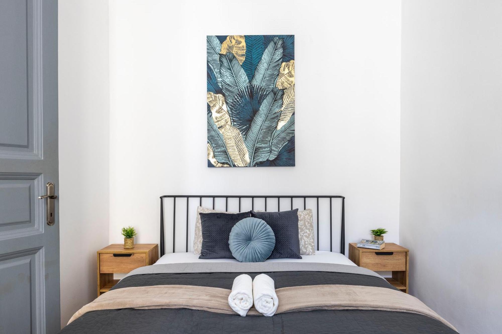 Charming & Cozy Stylish In The Heart Of Apartment