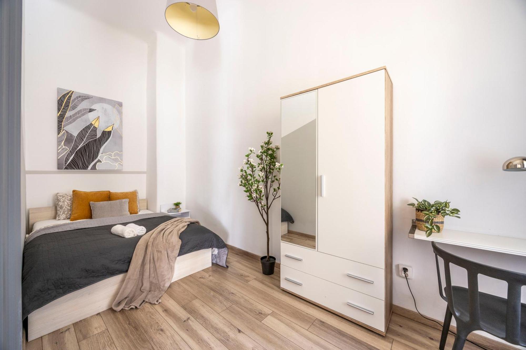 Charming & Cozy Stylish In The Heart Of Apartment