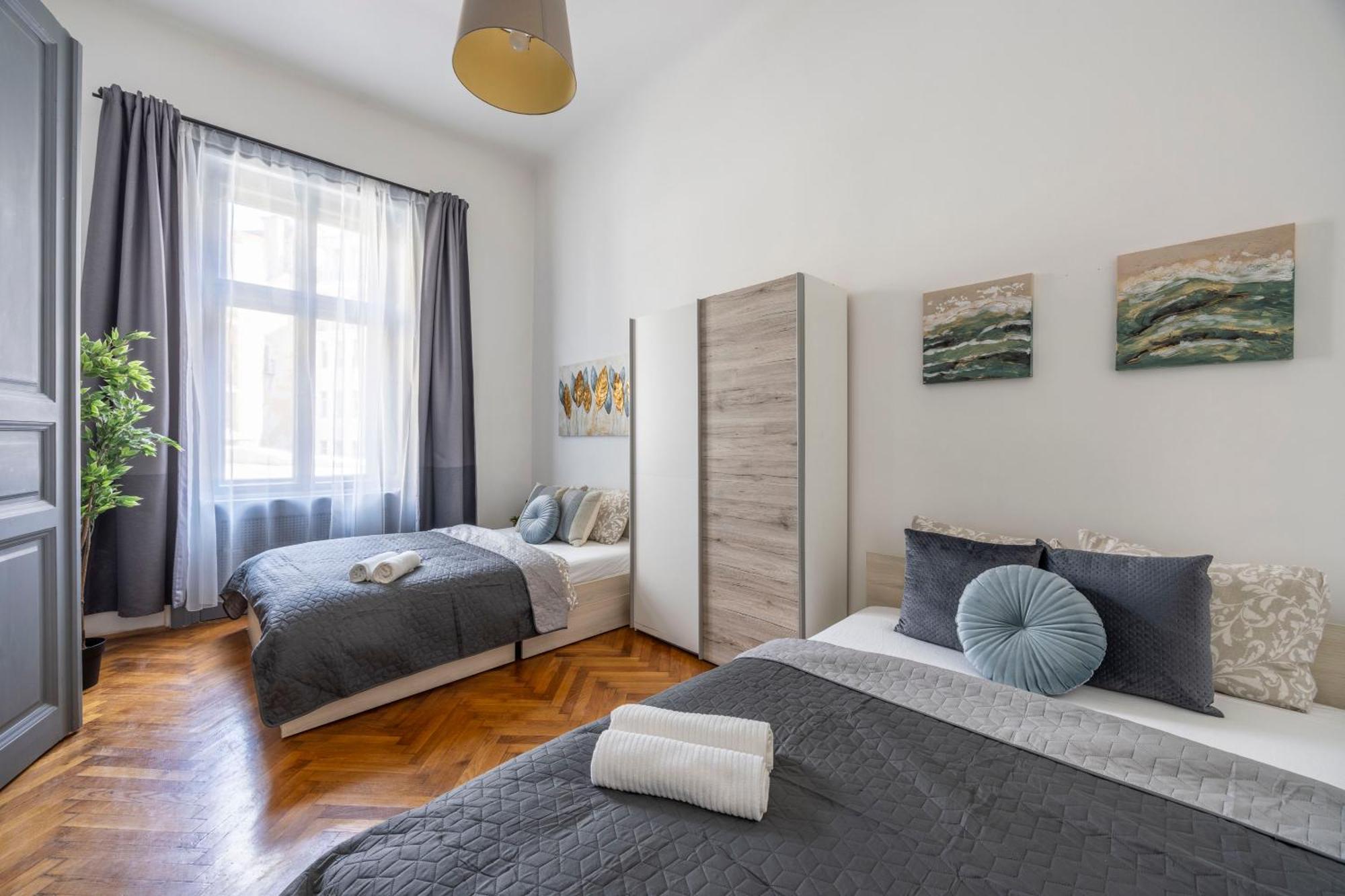 Charming & Cozy Stylish In The Heart Of Apartment